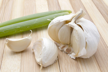 Wall Mural - Fresh garlic and green onion