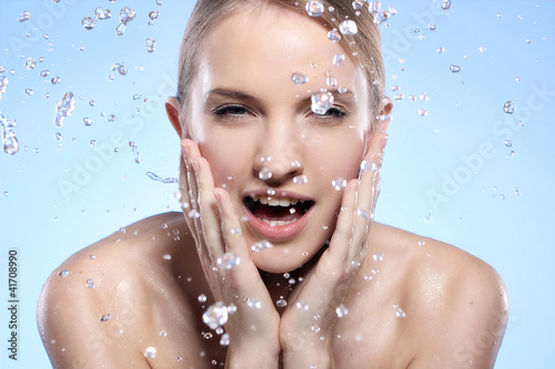 Naklejka ścienna Beautiful woman washing her face