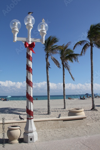 Decorations De Noel Sur La Plage Buy This Stock Photo And