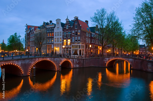 kanaly-amsterdamu-holandia-o-zmierzchu