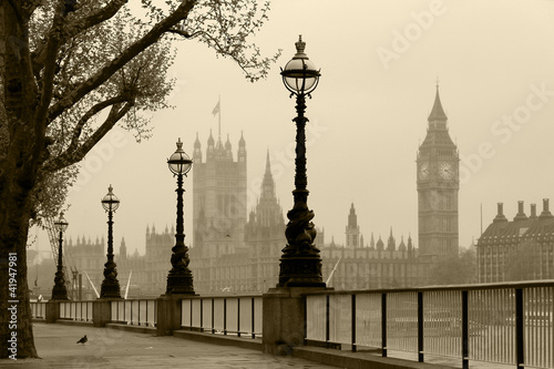 Nowoczesny obraz na płótnie Big Ben & Houses of Parliament, London in fog