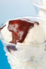 Poster - vanilla ice cream with chocolate