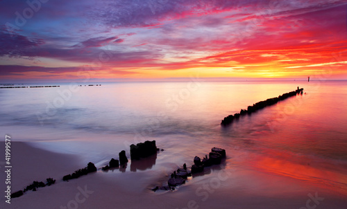 Naklejka na drzwi Baltic sea at beautiful sunrise in Poland beach.