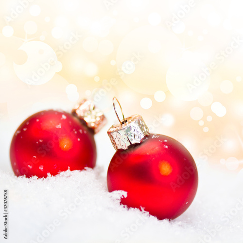 Weihnachtsdeko Rote Kugeln Kaufen Sie Dieses Foto Und