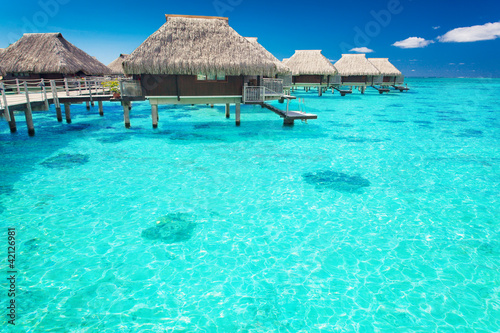 Nowoczesny obraz na płótnie Water villas in the ocean with steps into lagoon