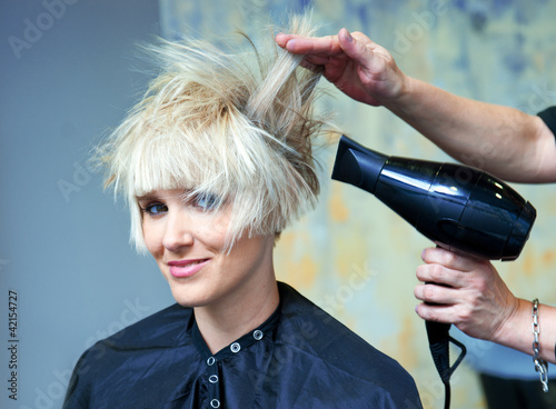 Tapeta ścienna na wymiar drying hair