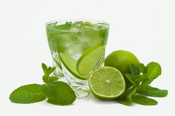 Canvas Print - Mojito cocktail isolated on white background