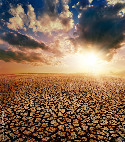 Foto-Vorhang - drought earth and dramatic sky (von Mykola Mazuryk)