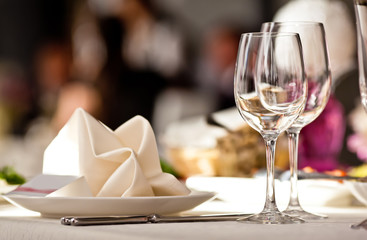 empty glasses set in restaurant