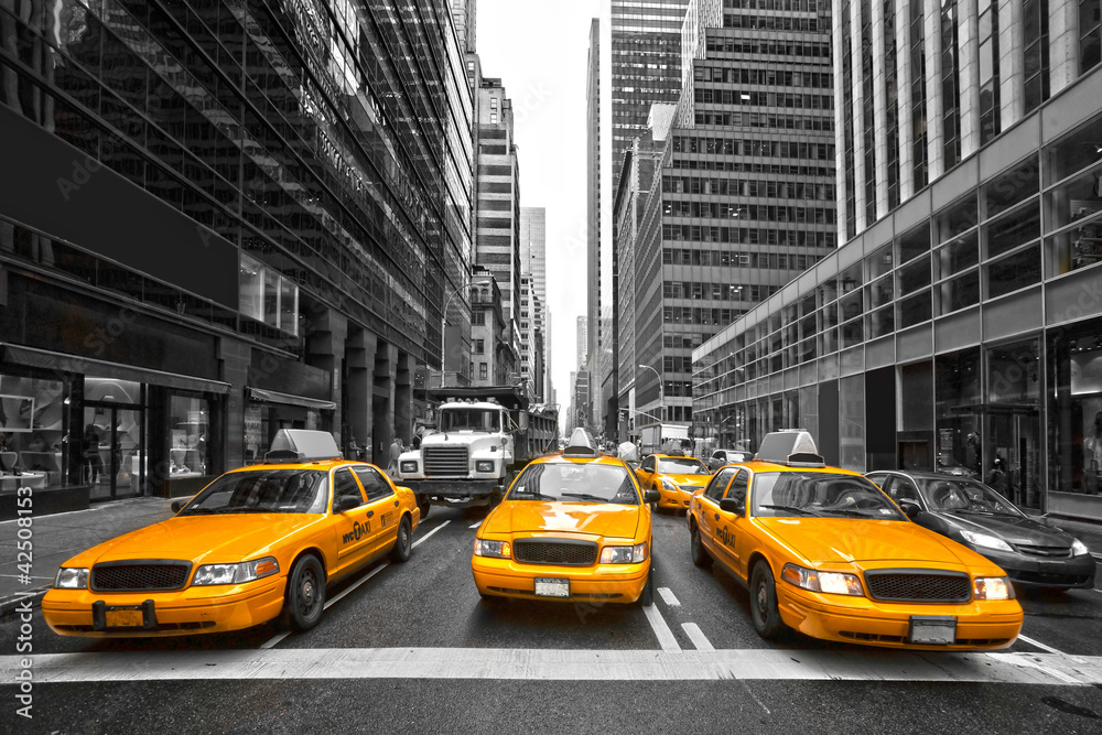 Trzy żółte taksówki w Nowym Jorku, USA - obrazy, fototapety, plakaty 