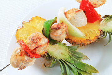 Canvas Print - Chicken skewer and fresh pineapple