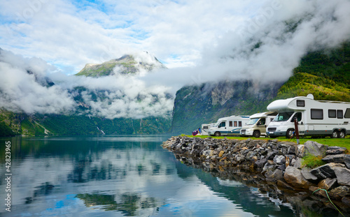 Fotografía Motorhomes at Norwegian campsite