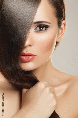 Fototapeta na wymiar Beautiful Woman with Healthy Long Hair