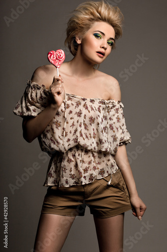 Plakat na zamówienie beautiful fashionable woman with candy