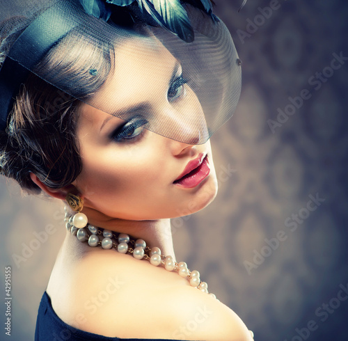 Nowoczesny obraz na płótnie Retro Beauty Portrait. Vintage Styled. Beautiful Young Woman