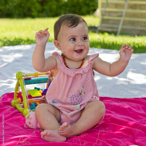 Garde D Enfant Bebe Heureuse Et Souriante Stock Photo Adobe Stock Garde D Enfant Bebe Heureuse Et Souriante Stock Photo Adobe Stock