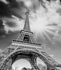 Canvas Print - Clouds and Sky Colors above Eiffel Tower