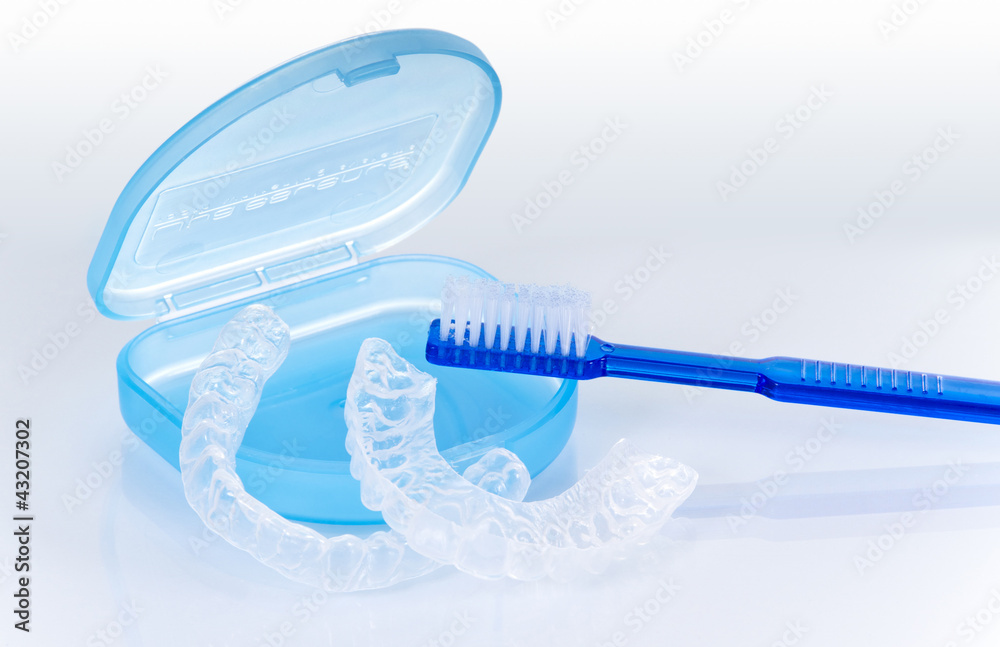 Beißschiene mit Zahnbürste