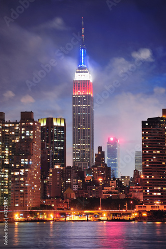 Plakat na zamówienie Widok na Empire State Building nocą