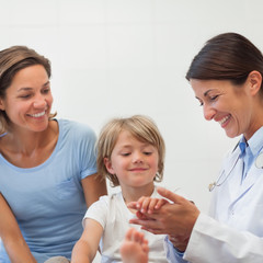 Wall Mural - Doctor auscultating the forearm of a child