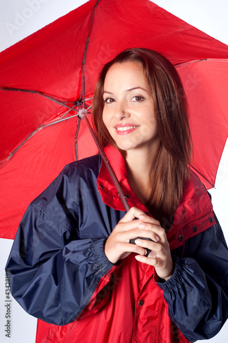 Frau Mit Regenjacke Und Regenschirm Kaufen Sie Dieses Foto Und Finden Sie Ahnliche Bilder Auf Adobe Stock Adobe Stock