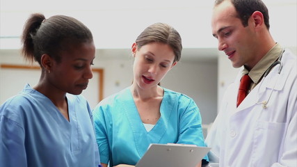 Canvas Print - Two nurses and a doctor