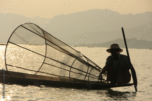 Fotografie, Obraz Inle lake fisherman at sunset, Shan state, Myanmar