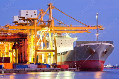 Fotografía Contenedor industrial para buque de carga