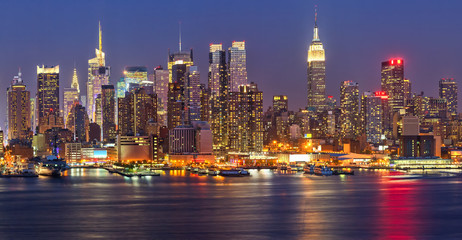 Fototapete - Manhattan at night