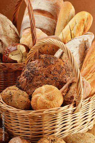 Naklejka dekoracyjna Composition with bread and rolls in wicker baskets