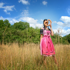 Wall Mural - Wunderhübsche Frau im Dirndl in der Natur