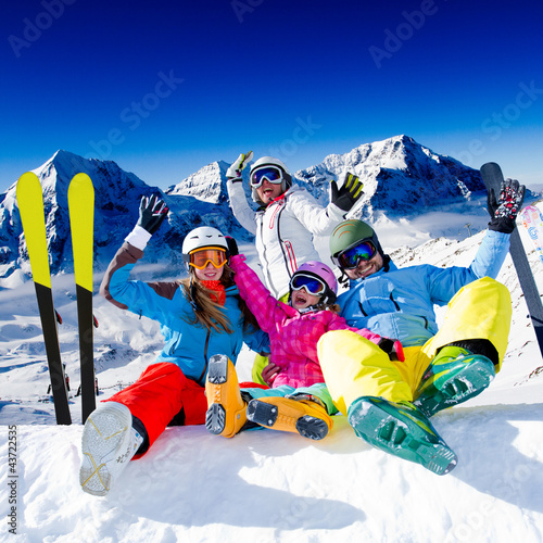 Nowoczesny obraz na płótnie Skiing, winter fun - happy family ski team