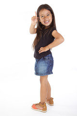 Fototapete - enfant lève le pouce c'est super ou attention