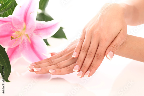 Naklejka na szybę Beautiful woman hands and lily flower