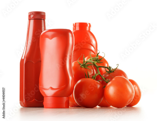 Fotografía Composition with ketchup and fresh tomatoes isolated on white