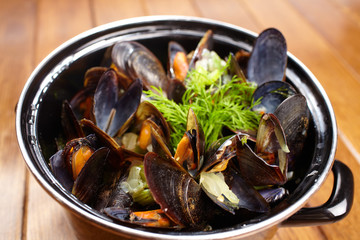 Canvas Print - mussels with lemon