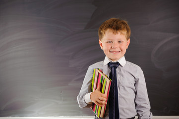 Fototapete - Cute boy against blackboard