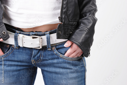 Fotografía Jeans, t-shirt and leather jacket detail