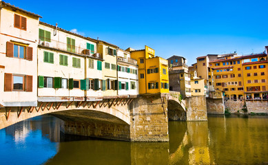 Wall Mural - Famous Ponte Vecchio at sunset in Florence, Italy