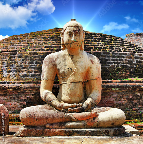 Naklejka - mata magnetyczna na lodówkę ancient buddha statue , Sri lanka temple
