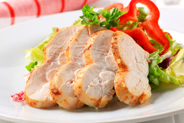 Wall Mural - Chicken breast with green salad