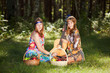 © Wrangler - Hippie girls with a fruit basket