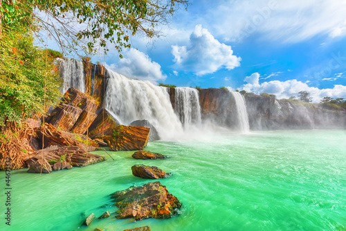 Fototapeta na wymiar Dry Nur waterfall