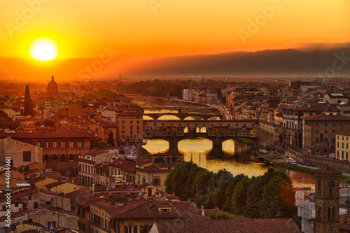Photographie Florence, Arno River and Ponte Vecchio at sunset, Italy
