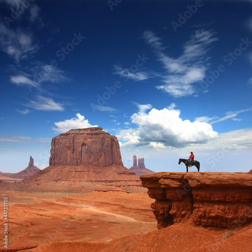 Fototeppich crystal velvet - Monument Valley with Horseback rider ( John ford's point ) / Utah - USA (von Brad Pict)