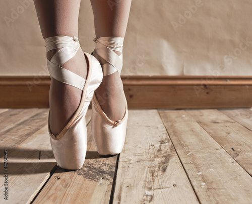 Obraz w ramie Ballet Shoes on Wooden Floor