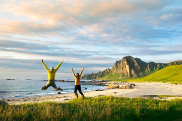 Wall Mural - couple jumping