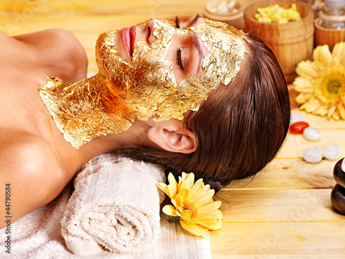 Fototapeta do kuchni Woman getting facial mask .