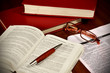 © Nazzalbe - Libri di diritto e codici di legge per avvocato