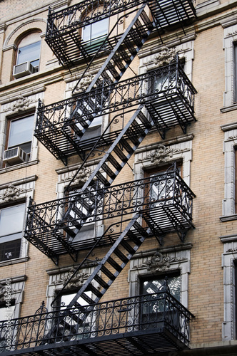 Naklejka dekoracyjna Façade avec escalier de secours - New-York